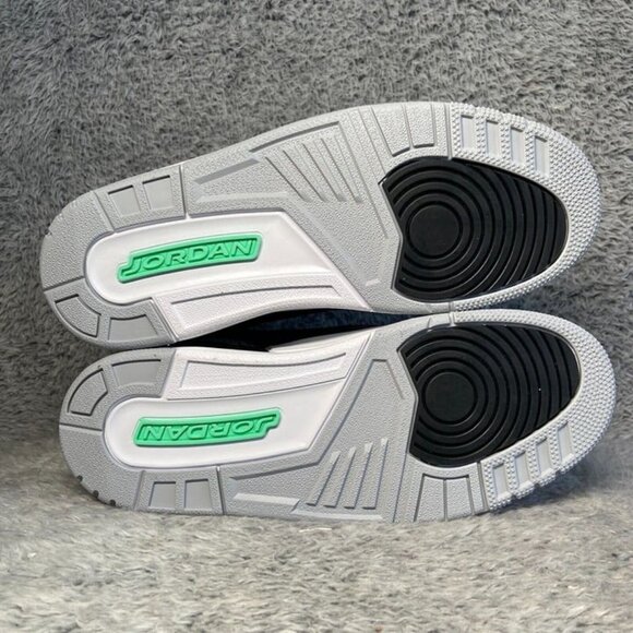 Air Jordan 3 Retro 'Green Glow' Size 10 Men Sneakers CT8532-031 - Picture 7 of 8